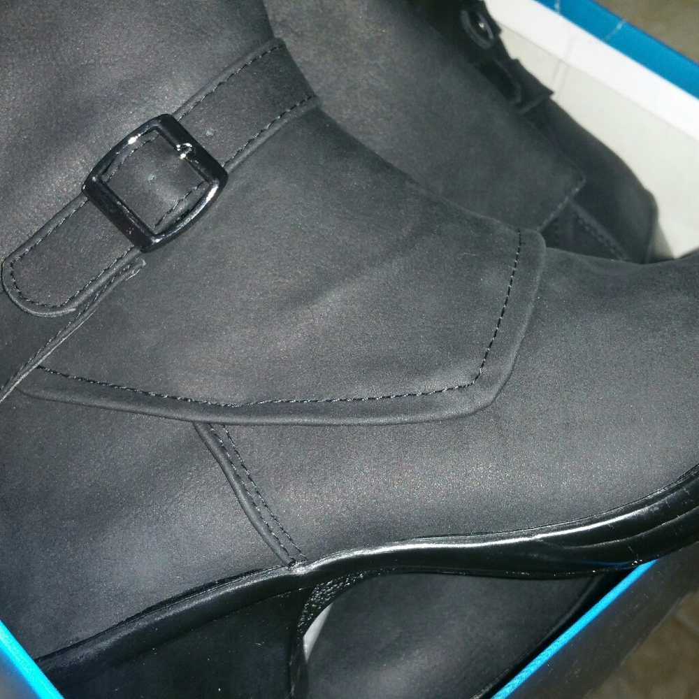 Easy Street wide calf boots nib